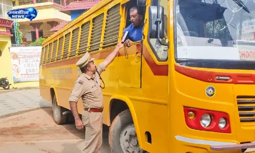 Kerala : शराब पीकर स्कूल वाहन चलाने वालों पर कार्रवाई, सात ड्राइवरों के खिलाफ केस दर्ज Kerala : शराब पीकर स्कूल वाहन चलाने वालों पर कार्रवाई, सात ड्राइवरों के खिलाफ केस दर्ज