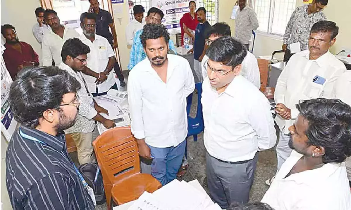 Andhra: तिरुपति और चित्तूर में घर-घर जाकर मतदाताओं का सर्वे पूरा होने वाला है Andhra: तिरुपति और चित्तूर में घर-घर जाकर मतदाताओं का सर्वे पूरा होने वाला है
