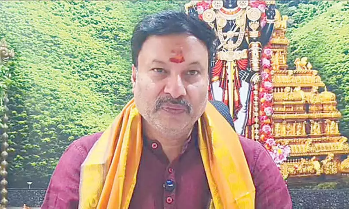 TTD बोर्ड के सदस्य ने तिरुमाला की रस्मों पर कर्नाटक के CM की टिप्पणी की आलोचना की TTD बोर्ड के सदस्य ने तिरुमाला की रस्मों पर कर्नाटक के CM की टिप्पणी की आलोचना की