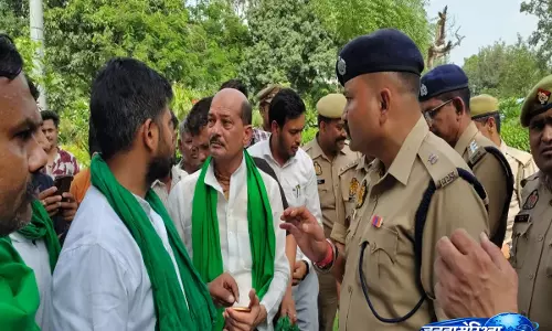 Farmers का प्रदर्शन तेज, पुलिस से निष्पक्ष कार्रवाई की मांग Farmers का प्रदर्शन तेज, पुलिस से निष्पक्ष कार्रवाई की मांग