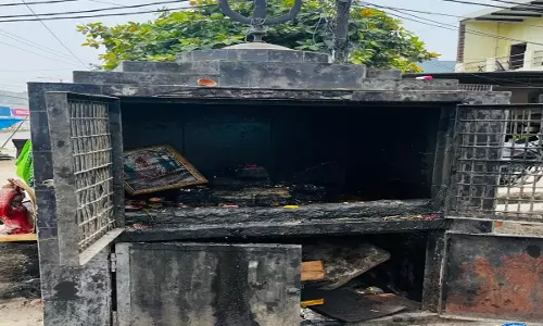 Bulandshahr में मंदिर चोरी से हड़कंप, VHP ने उठाए सवाल Bulandshahr में मंदिर चोरी से हड़कंप, VHP ने उठाए सवाल