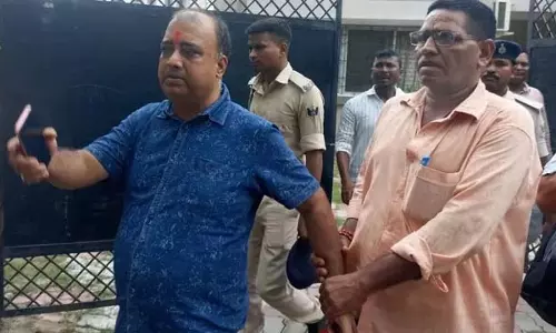 रिश्वत कांड में CO गिरफ्तार, निगरानी की कार्रवाई रिश्वत कांड में CO गिरफ्तार, निगरानी की कार्रवाई