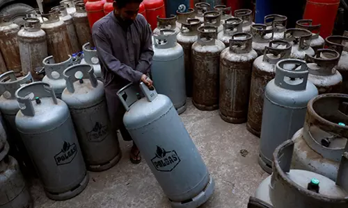 LPG विवाद से पाकिस्तान में बढ़ा ऊर्जा संकट का खतरा LPG विवाद से पाकिस्तान में बढ़ा ऊर्जा संकट का खतरा