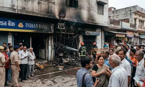 रायबरेली इंडियन बैंक में आग, हजारों खाताधारक परेशान रायबरेली इंडियन बैंक में आग, हजारों खाताधारक परेशान
