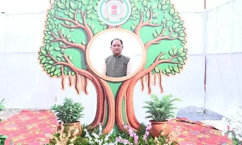 मुख्यमंत्री विष्णुदेव साय और विधानसभा अध्यक्ष डॉ. रमन सिंह ने लगाया रुद्राक्ष का पौधा मुख्यमंत्री विष्णुदेव साय और विधानसभा अध्यक्ष डॉ. रमन सिंह ने लगाया रुद्राक्ष का पौधा