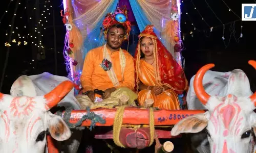 दहेज मुक्त शादी...बैलगाड़ी से निकली बारात, सोच से सबका दिल जीता दहेज मुक्त शादी...बैलगाड़ी से निकली बारात, सोच से सबका दिल जीता