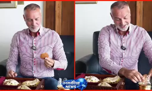 PM मोदी ने स्लोवाक नेता को भेंट किया बिहार का ठेकुआ, रिएक्शन VIDEO हुआ वायरल PM मोदी ने स्लोवाक नेता को भेंट किया बिहार का ठेकुआ, रिएक्शन VIDEO हुआ वायरल