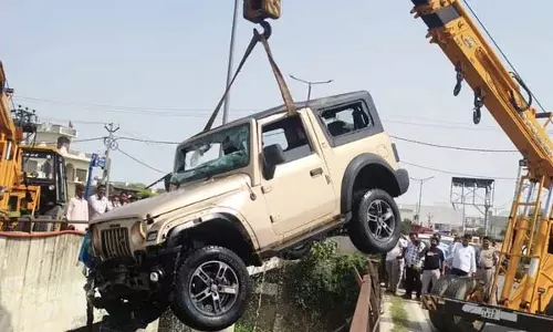 सोनीपत में बड़ा हादसा, शीशा तोड़कर निकला छात्र