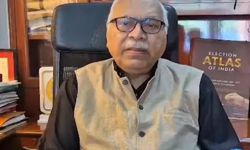 Newspapers  में छिपाकर भेजी जाती थी नकदी, एसवाई कुरैशी ने चुनावी हथकंडों पर किया खुलासा