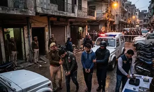 गैंगवार की साजिश रच रहे दो बदमाश पुलिस के हत्थे चढ़े गैंगवार की साजिश रच रहे दो बदमाश पुलिस के हत्थे चढ़े