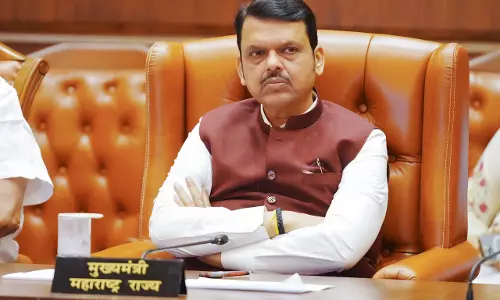 Mumbai: श्रम कानूनों में व्यापक श्रमिक हितों को प्राथमिकता देने पर फडणवीस का जोर Mumbai: श्रम कानूनों में व्यापक श्रमिक हितों को प्राथमिकता देने पर फडणवीस का जोर