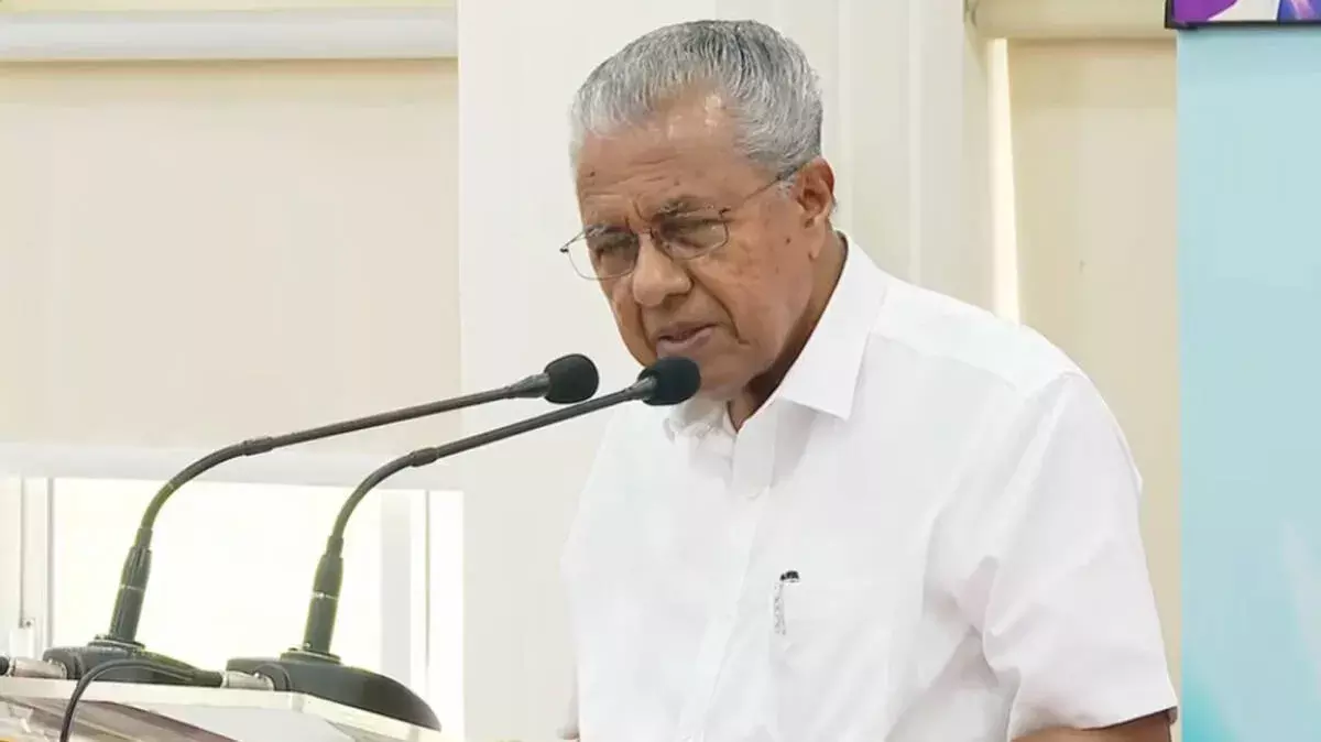 Kerala में आर्थिक रिपोर्ट पर रार: विपक्ष के आरोपों पर सीएम का जवाबी प्रहार Kerala में आर्थिक रिपोर्ट पर रार: विपक्ष के आरोपों पर सीएम का जवाबी प्रहार
