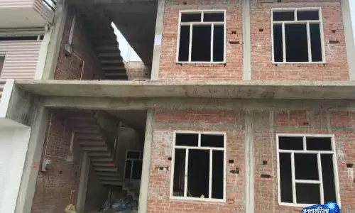 राम मंदिर चोरी मामले के आरोपी लवकुश मिश्रा के नए बने मकान पर नोटिस चस्पा, सीलिंग की चेतावनी राम मंदिर चोरी मामले के आरोपी लवकुश मिश्रा के नए बने मकान पर नोटिस चस्पा, सीलिंग की चेतावनी