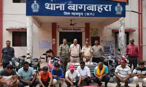 CG BREAKING: जुए के अड्डे पर पुलिस का छापा, 12 जुआरी गिरफ्तार