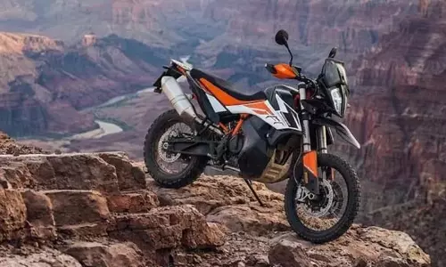 KTM 790 एडवेंचर की टेस्टिंग शुरू, नए लुक के साथ आएगी बाइक