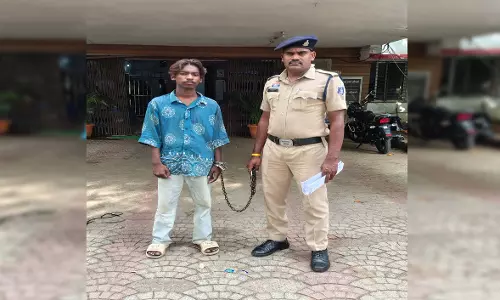 रायपुर में अवैध शराब बिक्री पर पुलिस की कार्रवाई, आरोपी गिरफ्तार रायपुर में अवैध शराब बिक्री पर पुलिस की कार्रवाई, आरोपी गिरफ्तार