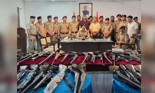 पुलिस की बड़ी कार्रवाई, 119 हथियार और 94 लाइसेंस जब्त पुलिस की बड़ी कार्रवाई, 119 हथियार और 94 लाइसेंस जब्त