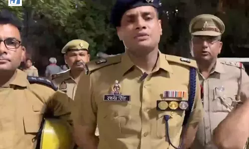 नोएडा में सीवर की सफाई के दौरान मजदूर की मौत, जांच में जुटी पुलिस नोएडा में सीवर की सफाई के दौरान मजदूर की मौत, जांच में जुटी पुलिस