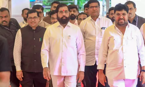 हनुमान चालीसा का विरोध करने वाले अब राम रक्षा का पाठ कर रहे, शिंदे का उद्धव ठाकरे पर तंज हनुमान चालीसा का विरोध करने वाले अब राम रक्षा का पाठ कर रहे, शिंदे का उद्धव ठाकरे पर तंज