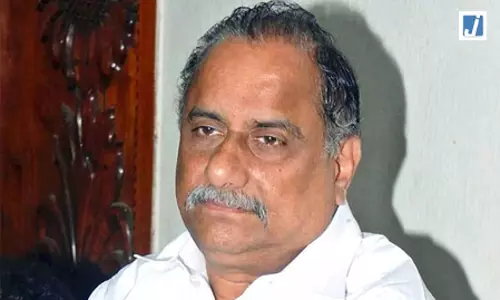 आंध्र प्रदेश के पूर्व मंत्री कापू नेता मुद्रगदा पद्मनाभम का निधन, जगन मोहन रेड्डी ने जताया दुख आंध्र प्रदेश के पूर्व मंत्री कापू नेता मुद्रगदा पद्मनाभम का निधन, जगन मोहन रेड्डी ने जताया दुख