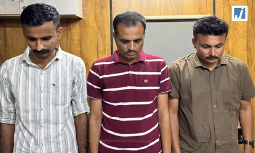 3 लाख की डील, 1 लाख लेते ही खत्म हुआ खेल... ACB ने दबोचे तीन पुलिसकर्मी 3 लाख की डील, 1 लाख लेते ही खत्म हुआ खेल... ACB ने दबोचे तीन पुलिसकर्मी