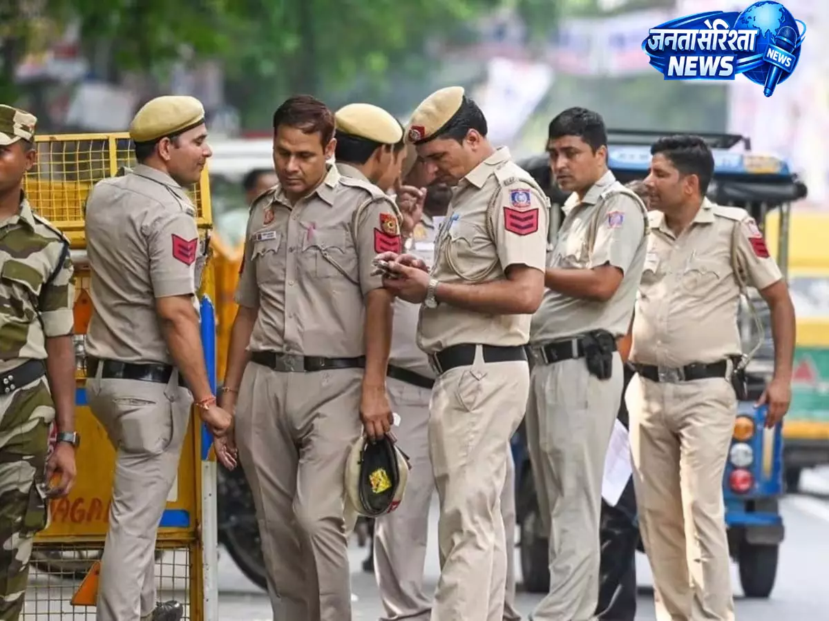 Delhi : हेड कॉन्स्टेबल ने पत्नी की गोली मारकर हत्या की Delhi : हेड कॉन्स्टेबल ने पत्नी की गोली मारकर हत्या की