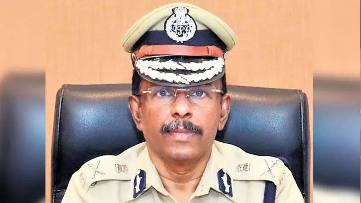 अलपुझा रेस्क्यू केस में DGP का बड़ा कदम, SIT रिपोर्ट पर उठे सवाल अलपुझा रेस्क्यू केस में DGP का बड़ा कदम, SIT रिपोर्ट पर उठे सवाल