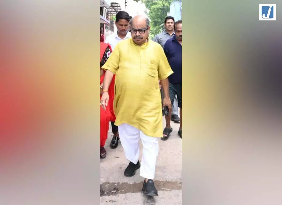 रायपुर बीजेपी MLA पुरंदर मिश्रा पर फेसबुक पर अभद्र टिप्पणी, युवक के खिलाफ FIR दर्ज रायपुर बीजेपी MLA पुरंदर मिश्रा पर फेसबुक पर अभद्र टिप्पणी, युवक के खिलाफ FIR दर्ज