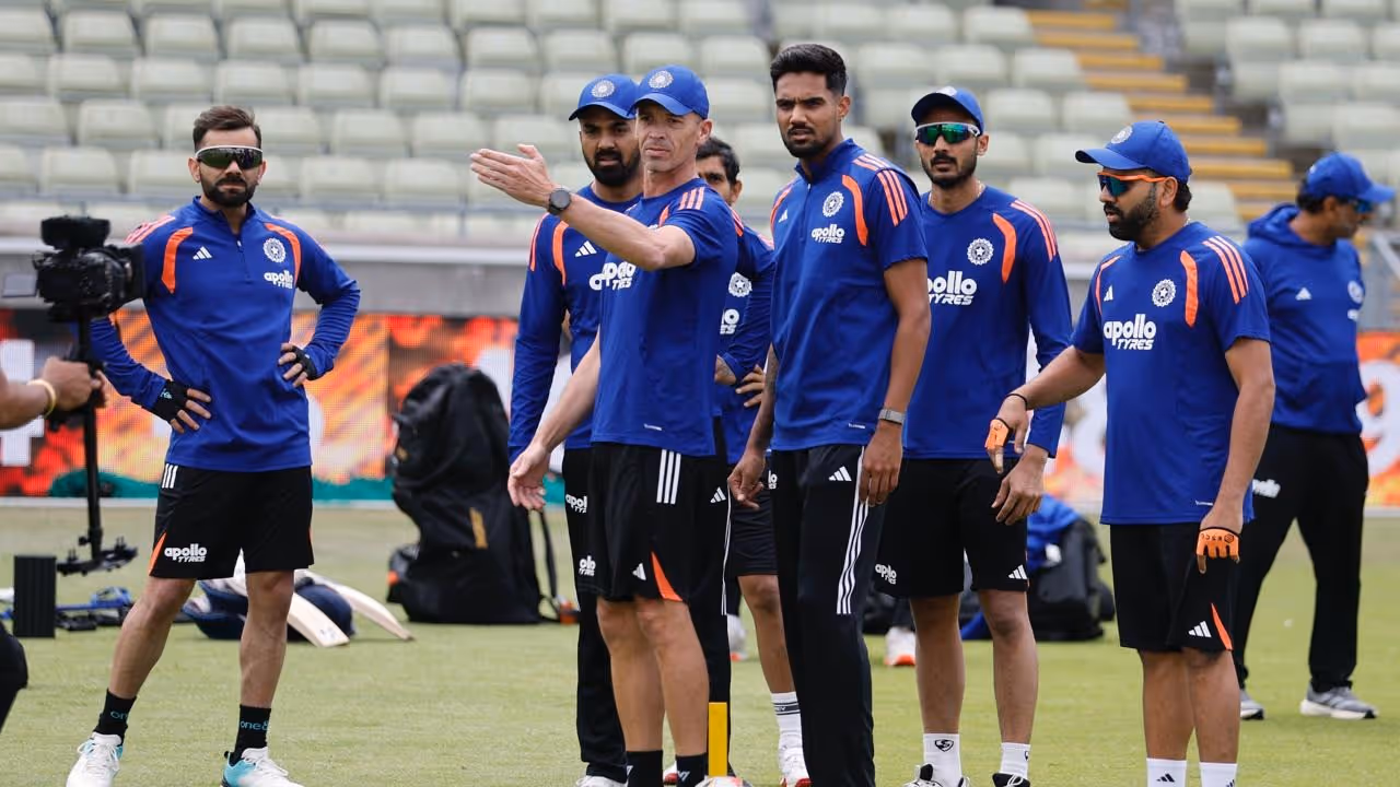 1st ODI से पहले भारतीय टीम का मिशन फील्डिंग, जमकर की प्रैक्टिस 1st ODI से पहले भारतीय टीम का मिशन फील्डिंग, जमकर की प्रैक्टिस