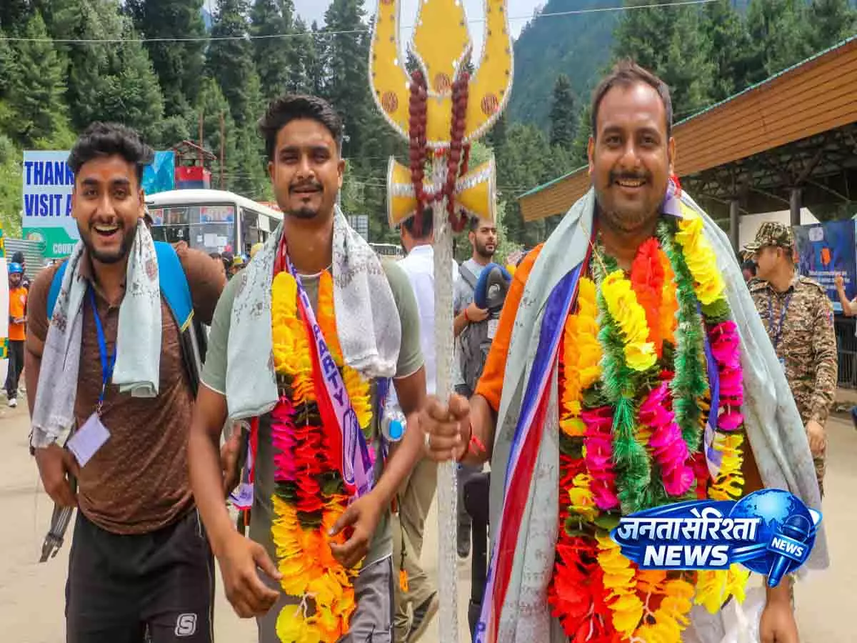 अमरनाथ यात्रा 2026: 11 दिनों में 2.75 लाख से ज्यादा भक्तों ने किए दर्शन अमरनाथ यात्रा 2026: 11 दिनों में 2.75 लाख से ज्यादा भक्तों ने किए दर्शन