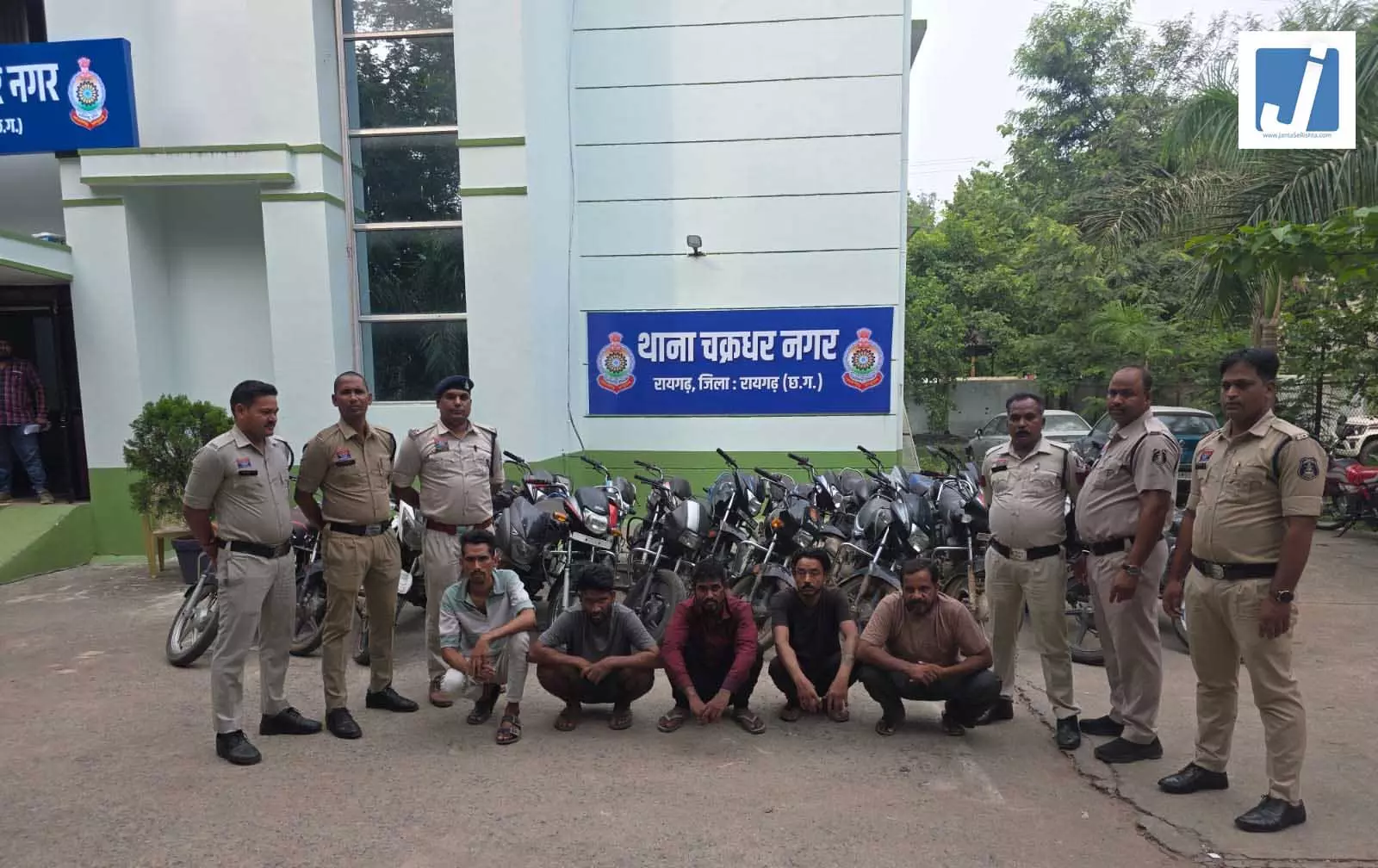 रायगढ़ पुलिस ने 21 चोरी की बाइक के साथ अंतरजिला वाहन चोर गिरोह का किया पर्दाफाश रायगढ़ पुलिस ने 21 चोरी की बाइक के साथ अंतरजिला वाहन चोर गिरोह का किया पर्दाफाश