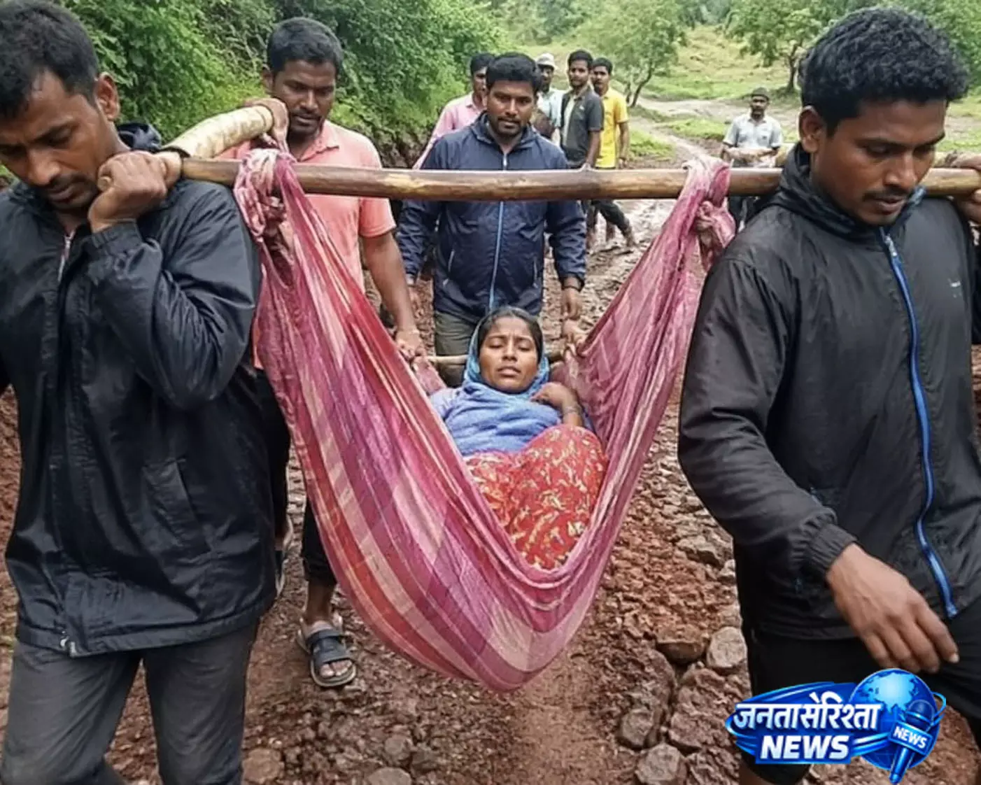 Mumbai : 80 किमी दूर गर्भवती महिला को कपड़े की स्लिंग से पहुंचाया अस्पताल Mumbai : 80 किमी दूर गर्भवती महिला को कपड़े की स्लिंग से पहुंचाया अस्पताल