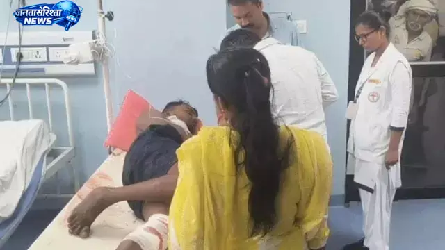 Bihar : जमीन विवाद में फायरिंग, युवक के पैर में लगी गोली Bihar : जमीन विवाद में फायरिंग, युवक के पैर में लगी गोली