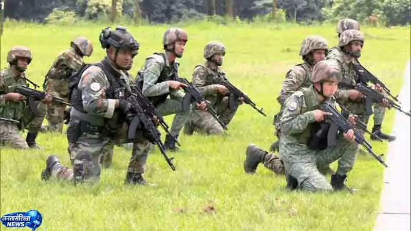 Rajouri में दो संदिग्ध आतंकियों की तलाश, सर्च ऑपरेशन शुरू Rajouri में दो संदिग्ध आतंकियों की तलाश, सर्च ऑपरेशन शुरू