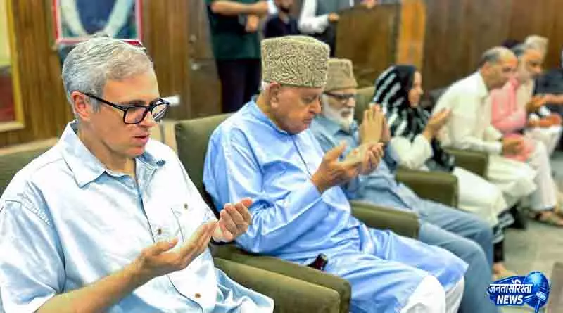 Srinagar कब्रिस्तान पहुंच रोकने पर उमर ने उठाए सवाल Srinagar कब्रिस्तान पहुंच रोकने पर उमर ने उठाए सवाल