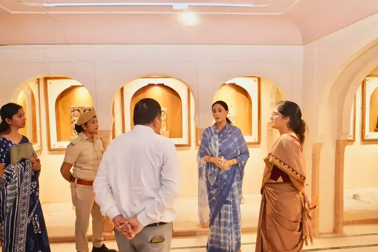 Jaipur: दीया कुमारी ने विरासत संग्रहालय और रवीन्द्र मंच के विकास कार्यों की समीक्षा की Jaipur: दीया कुमारी ने विरासत संग्रहालय और रवीन्द्र मंच के विकास कार्यों की समीक्षा की