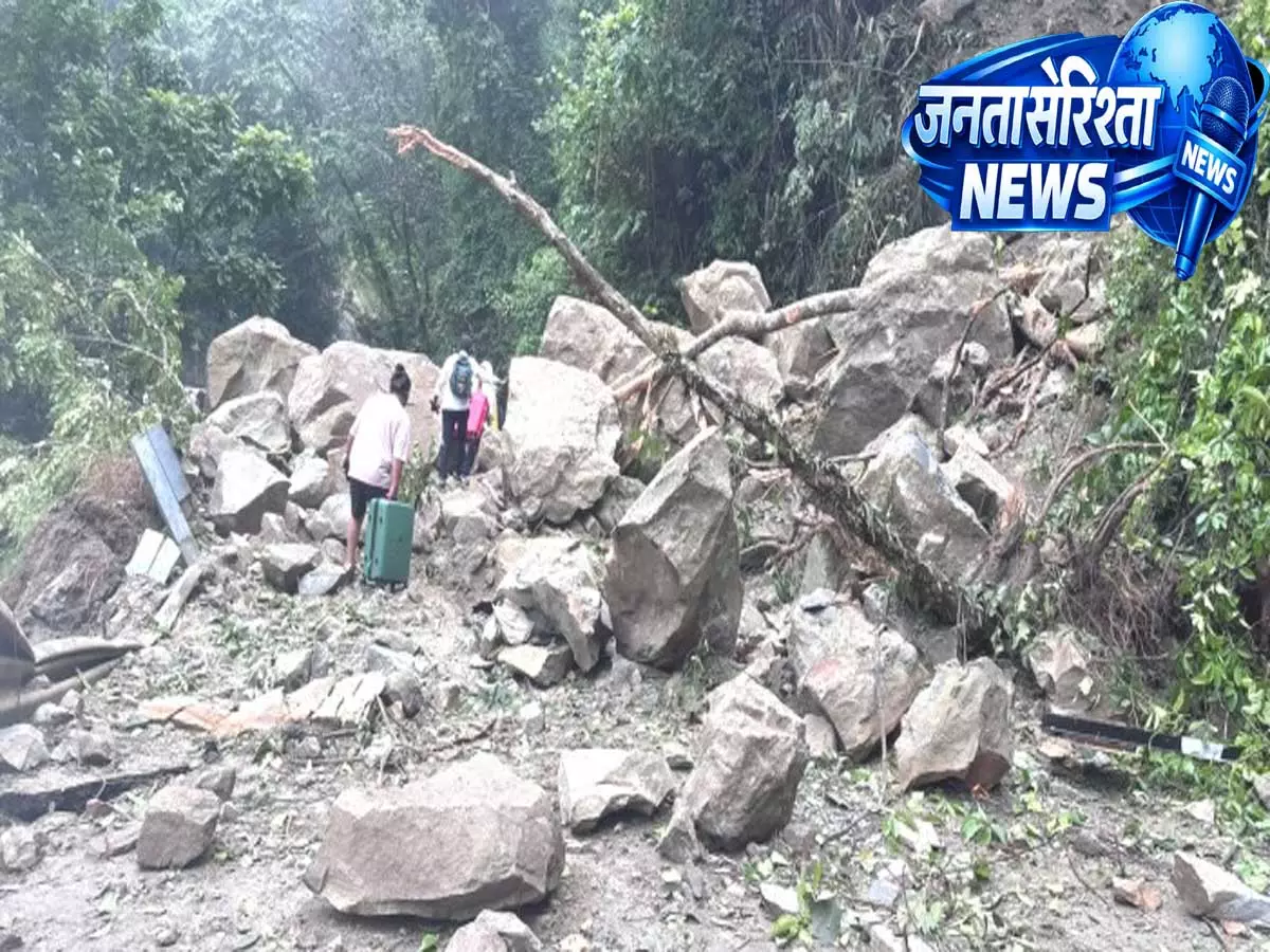 दार्जिलिंग की पहाड़ियों में भारी बारिश से भूस्खलन, सिक्किम-कलिम्पोंग मार्ग प्रभावित दार्जिलिंग की पहाड़ियों में भारी बारिश से भूस्खलन, सिक्किम-कलिम्पोंग मार्ग प्रभावित