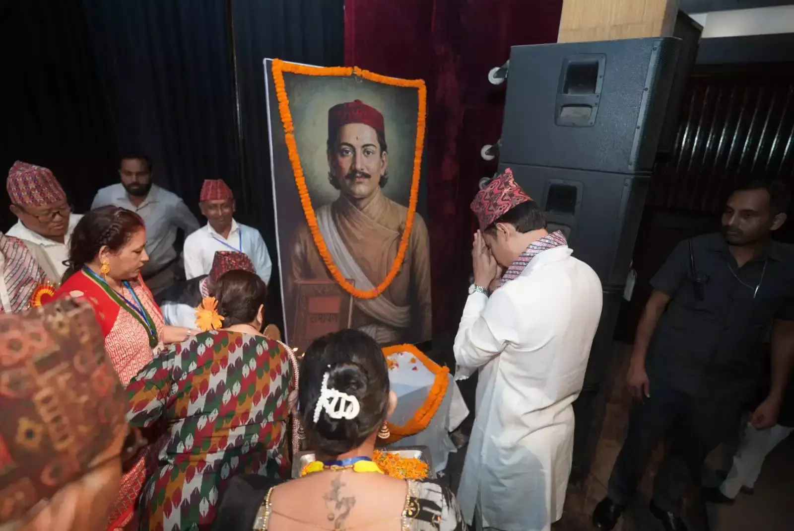 Siliguri: सिलीगुड़ी में भानुभक्त आचार्य को याद कर दी गई भावभीनी श्रद्धांजलि Siliguri: सिलीगुड़ी में भानुभक्त आचार्य को याद कर दी गई भावभीनी श्रद्धांजलि