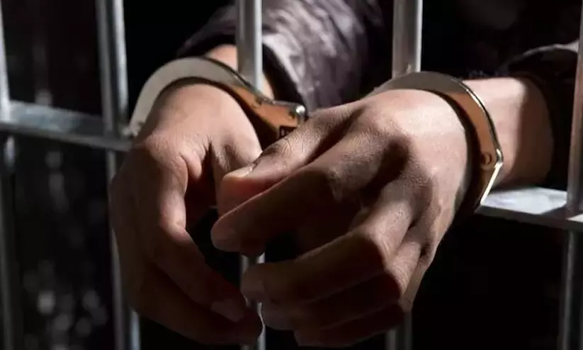 Kerala : नकली दस्तावेजों के साथ अलप्पुझा पहुंची श्रीलंकाई महिला गिरफ्तार Kerala : नकली दस्तावेजों के साथ अलप्पुझा पहुंची श्रीलंकाई महिला गिरफ्तार