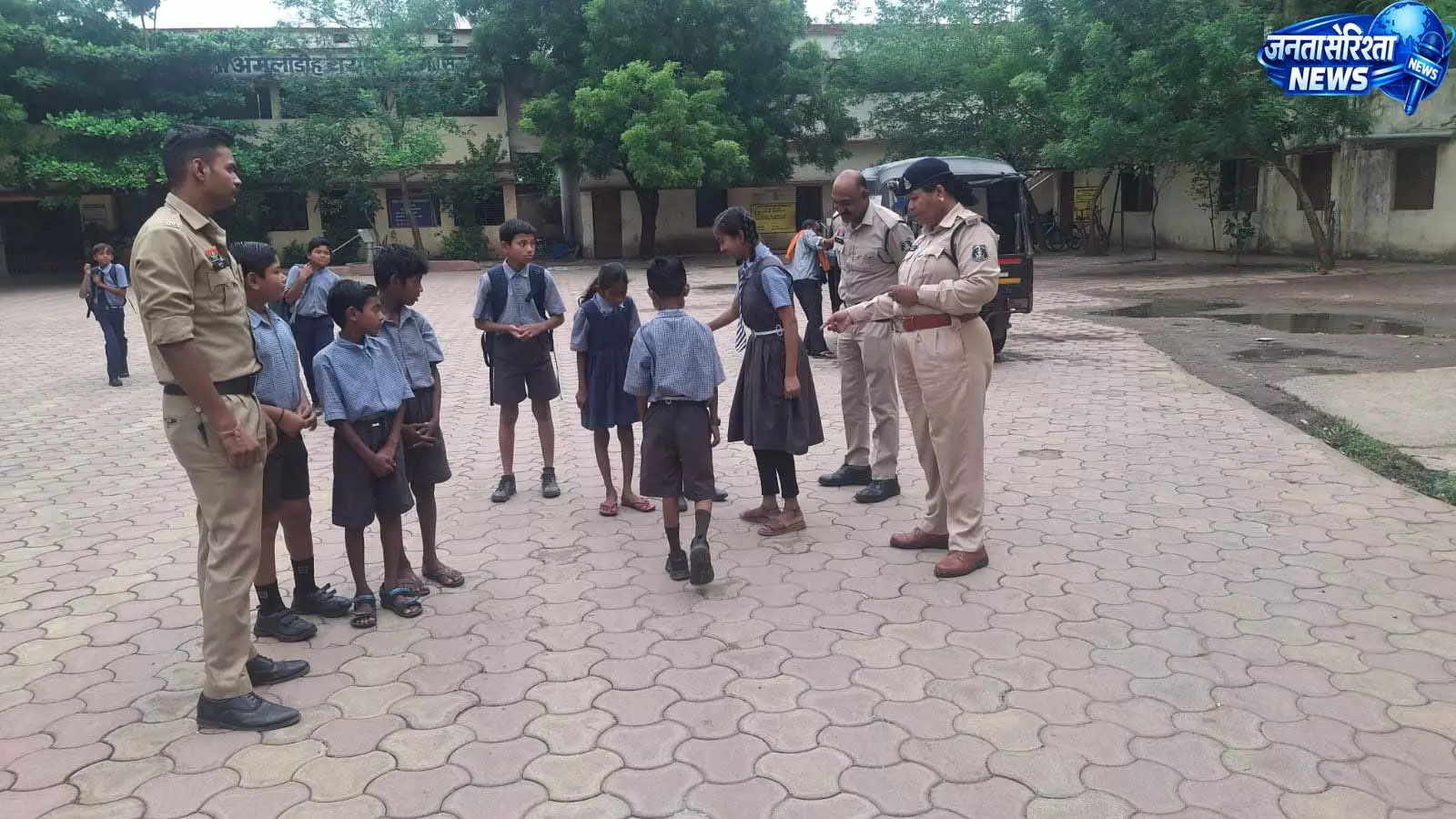 रायपुर पुलिस की पिंक पेट्रोल यूनिट सक्रिय रायपुर पुलिस की पिंक पेट्रोल यूनिट सक्रिय