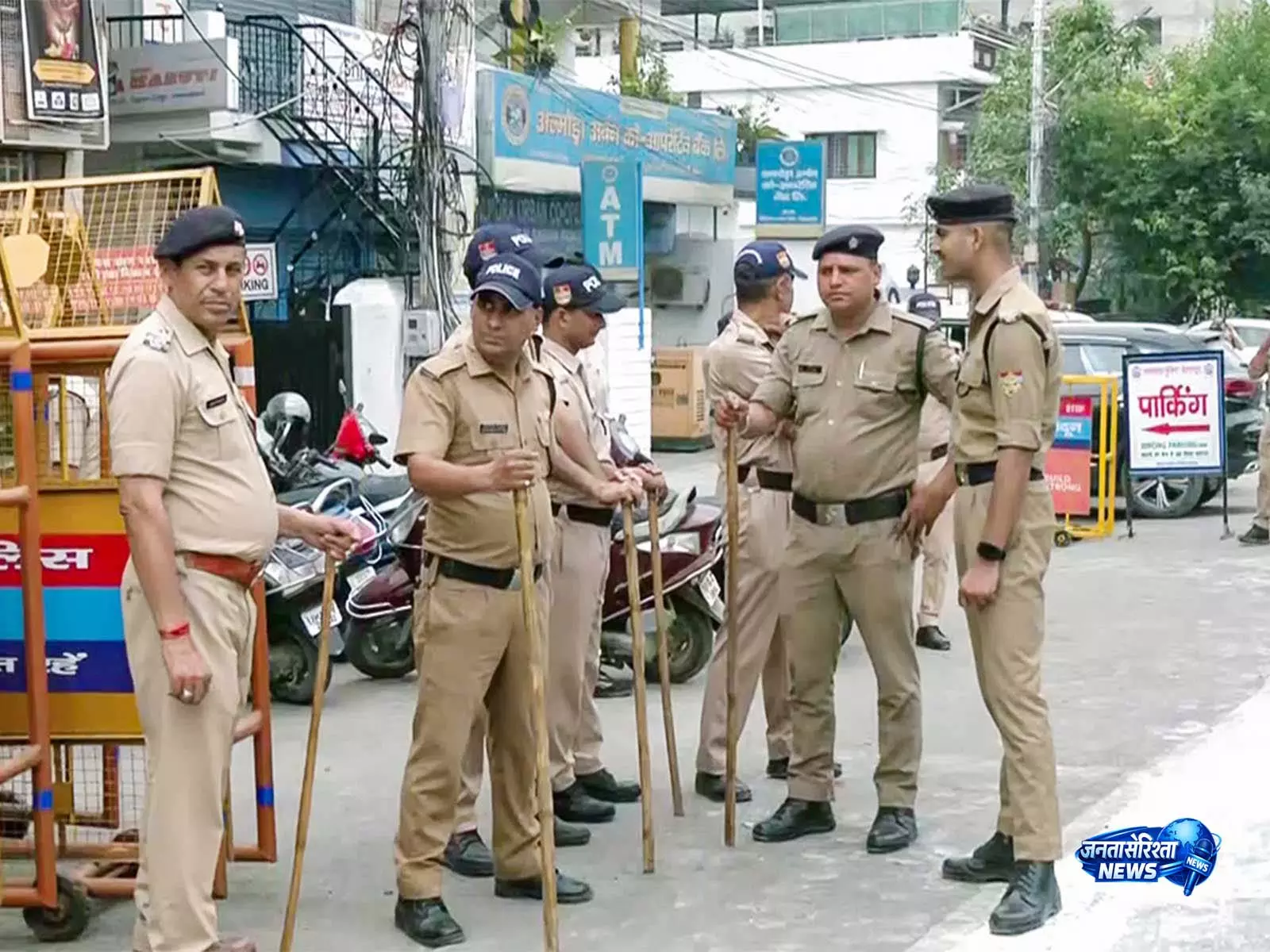 अवैध बांग्लादेशी प्रवासियों की तस्करी में 3 पर FIR अवैध बांग्लादेशी प्रवासियों की तस्करी में 3 पर FIR