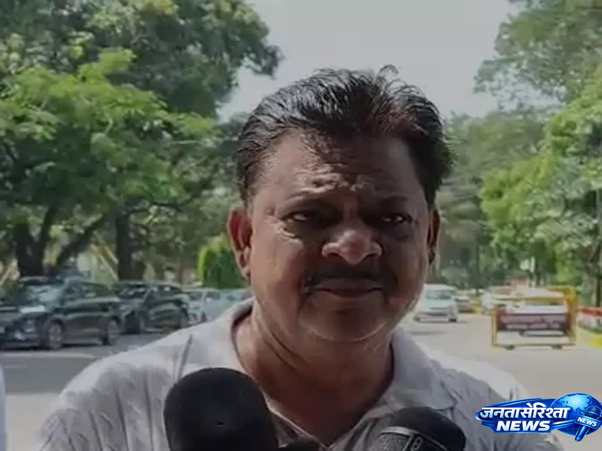 Former minister मुकेश सिद्धार्थ ने पुलिस प्रशासन पर साधा निशाना Former minister मुकेश सिद्धार्थ ने पुलिस प्रशासन पर साधा निशाना
