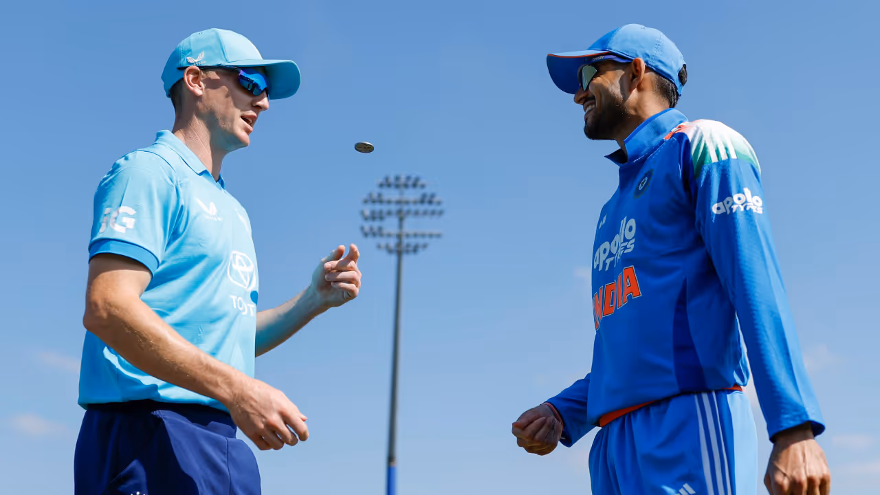 IND vs ENG: पहले वनडे में इंग्लैंड की पहले बैटिंग, सीनियर स्टार्स रोहित-विराट लौटे IND vs ENG: पहले वनडे में इंग्लैंड की पहले बैटिंग, सीनियर स्टार्स रोहित-विराट लौटे