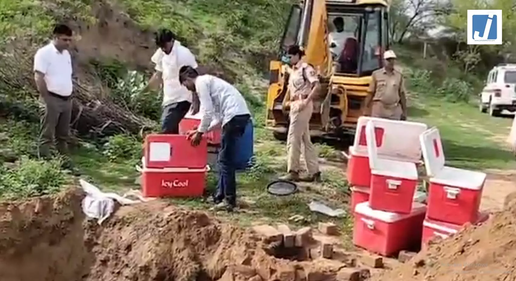 OMG इतना नकली पनीर! गश्त के दौरान कार को रोका था OMG इतना नकली पनीर! गश्त के दौरान कार को रोका था