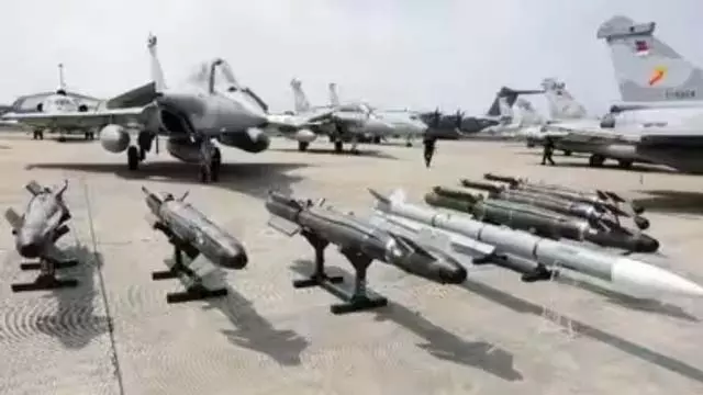 राफेल में नया हथियार, हवा में ही ड्रोन को करेगा तबाह राफेल में नया हथियार, हवा में ही ड्रोन को करेगा तबाह