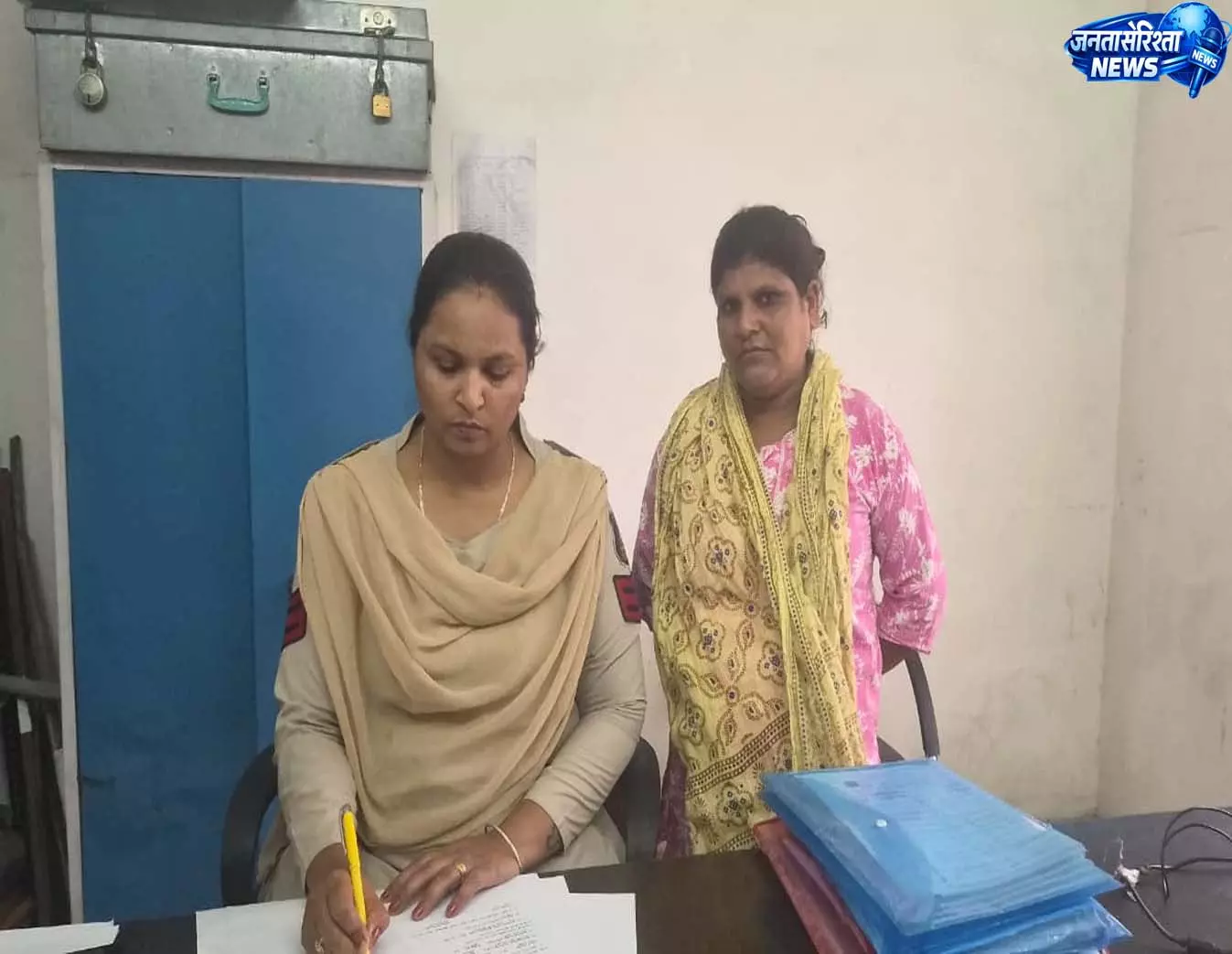 युवती से सरेराह मारपीट का VIDEO वायरल, आरोपी नूरी खान गिरफ्तार युवती से सरेराह मारपीट का VIDEO वायरल, आरोपी नूरी खान गिरफ्तार