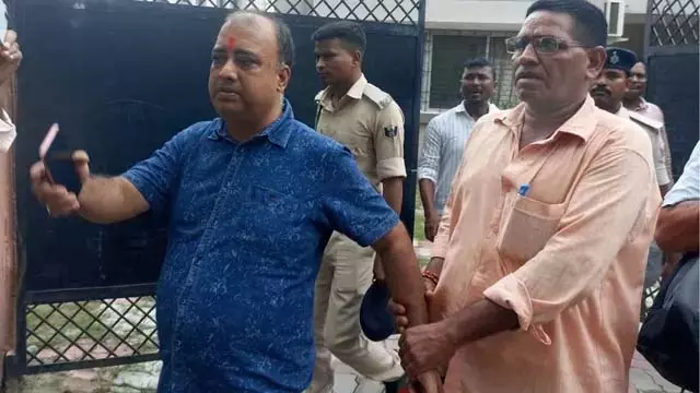 रिश्वत कांड में CO गिरफ्तार, निगरानी की कार्रवाई रिश्वत कांड में CO गिरफ्तार, निगरानी की कार्रवाई