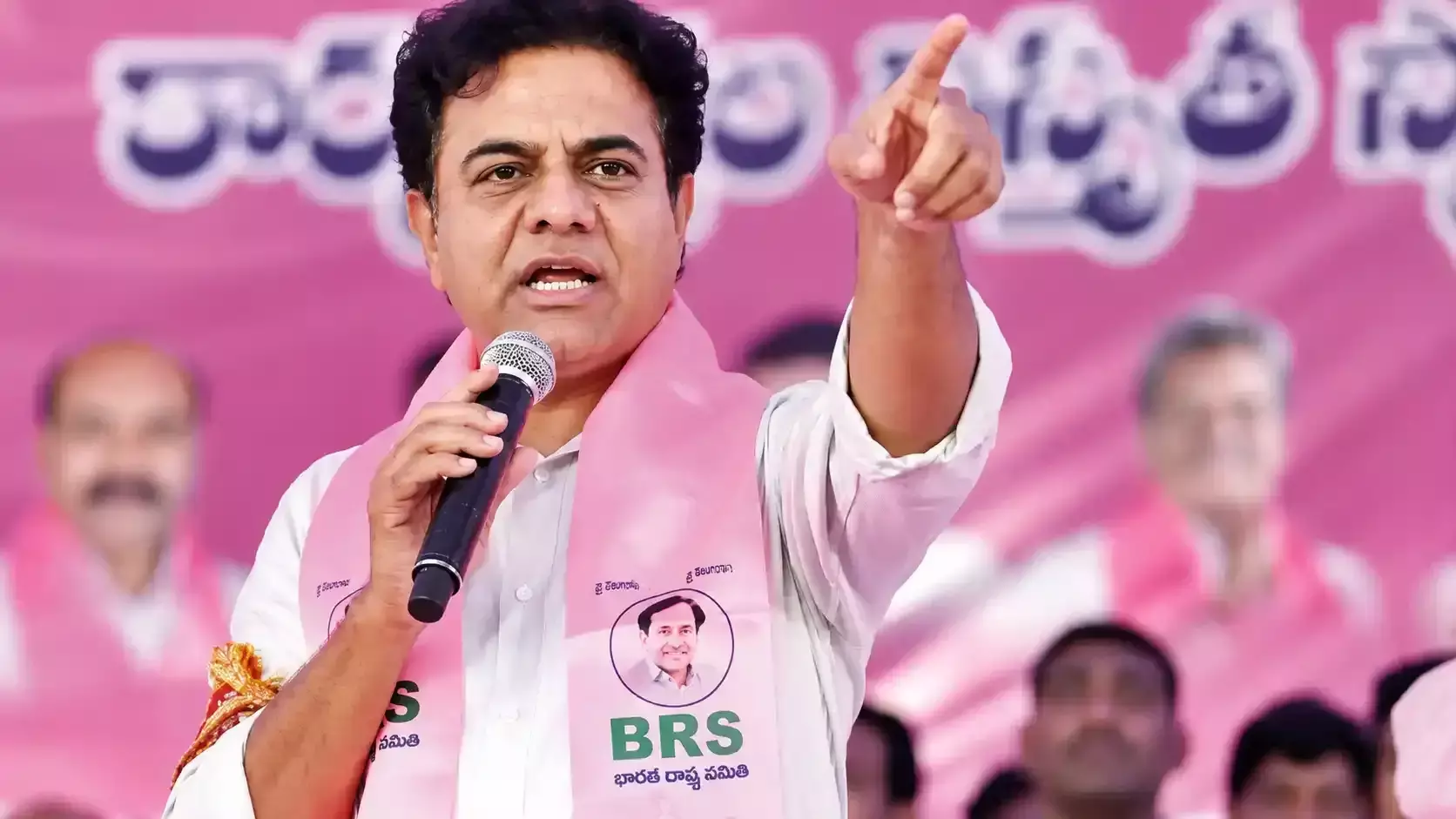 KTR ने गोदावरी जल विवाद को लेकर कांग्रेस-BJP की मिलीभगत का आरोप लगाया KTR ने गोदावरी जल विवाद को लेकर कांग्रेस-BJP की मिलीभगत का आरोप लगाया