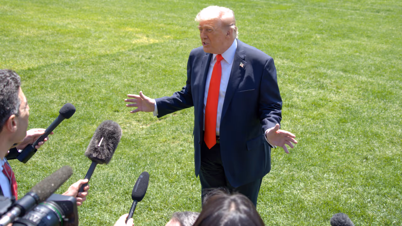 Trump ने कहा कि अमेरिका होर्मुज पर कब्जा करेगा और उसका गार्जियन एंजल बनेगा Trump ने कहा कि अमेरिका होर्मुज पर कब्जा करेगा और उसका गार्जियन एंजल बनेगा