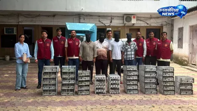 मोबाइल टावरों से RRU चोरी कर विदेश भेजने वाले गिरोह का भंडाफोड़, 70 लाख की 43 यूनिट बरामद मोबाइल टावरों से RRU चोरी कर विदेश भेजने वाले गिरोह का भंडाफोड़, 70 लाख की 43 यूनिट बरामद